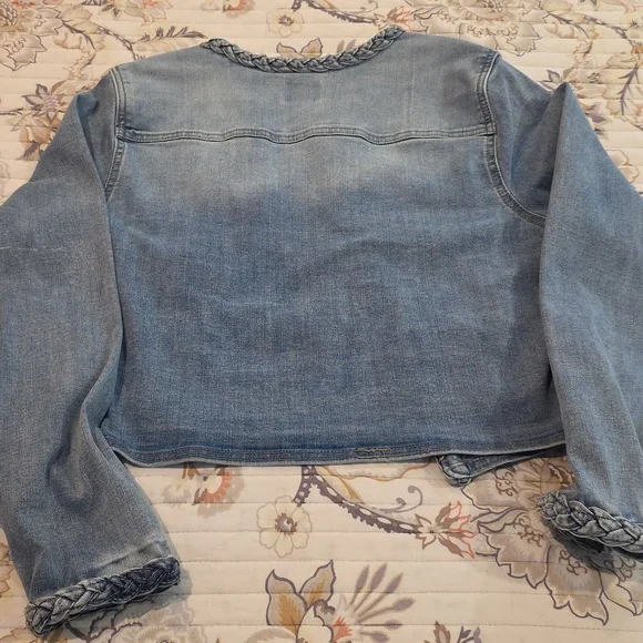Curve Appeal Braided Denim Jacket, Light Wash - Picture 5 of 7
